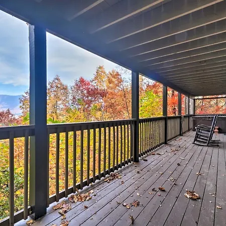 Chateau Sur Lamont Gatlinburg Cabin With Hot Tub!